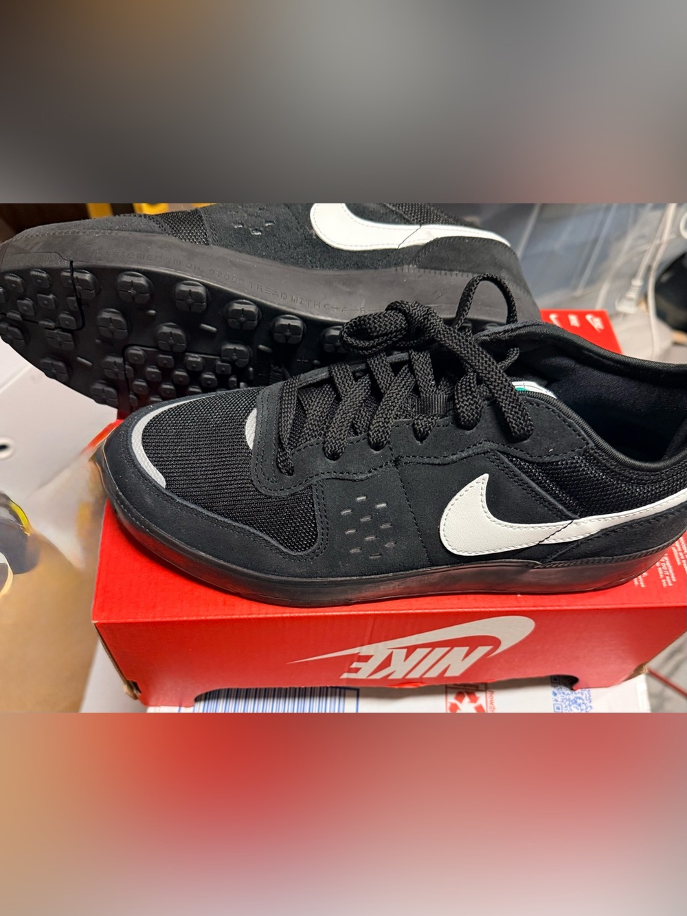 Nike Men’s Black and White Low-Top Sneakers no box
